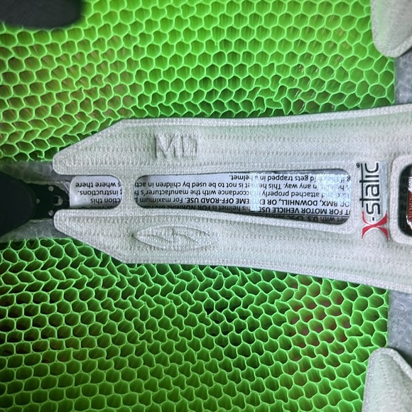 Smith Forefront trail helmet size M. Worn a few times in great condition.💚🩶🤍 - Picture 7 of 12